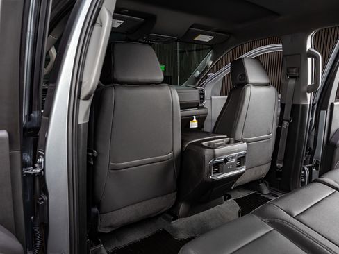 Used 2025 Chevrolet Silverado 2500 LTZ w/ LTZ Premium Package image 31