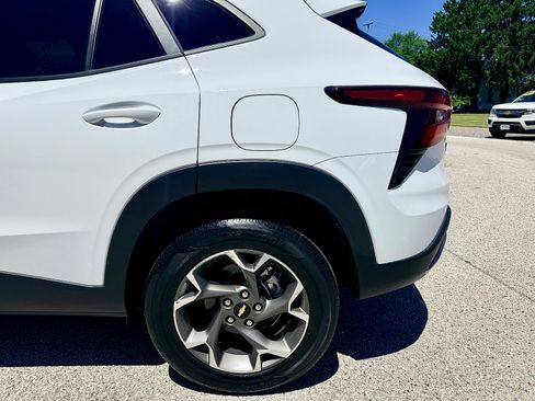 Used 2024 Chevrolet Trax LT w/ Driver Confidence Package FWD image 12