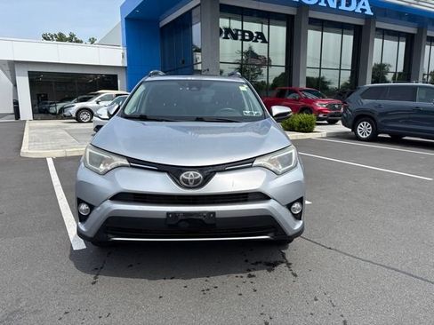 Used 2017 Toyota RAV4 XLE AWD/4WD image 3