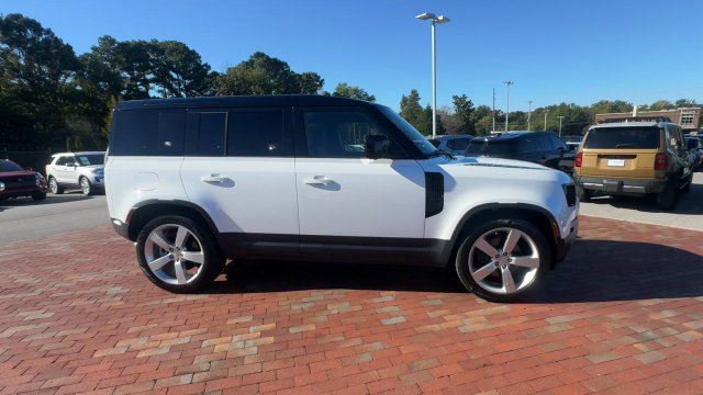 Used 2024 Land Rover Defender 110 SE AWD/4WD image 3