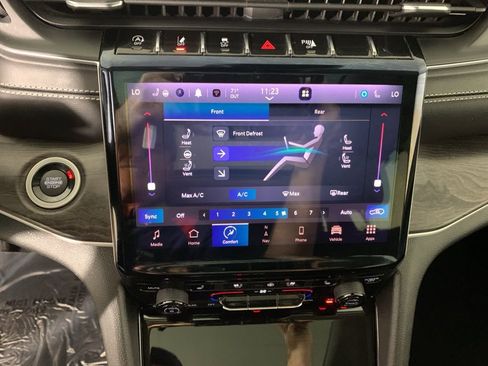 Used 2023 Jeep Grand Cherokee L Limited w/ Luxury Tech Group II AWD/4WD image 25