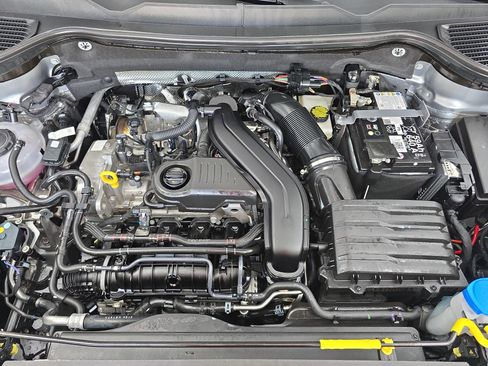 Used 2025 Volkswagen Taos SE image 29