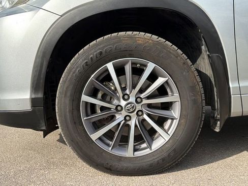 Used 2018 Toyota Highlander XLE image 12