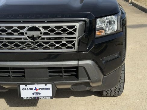 Used 2023 Nissan Frontier SV image 10