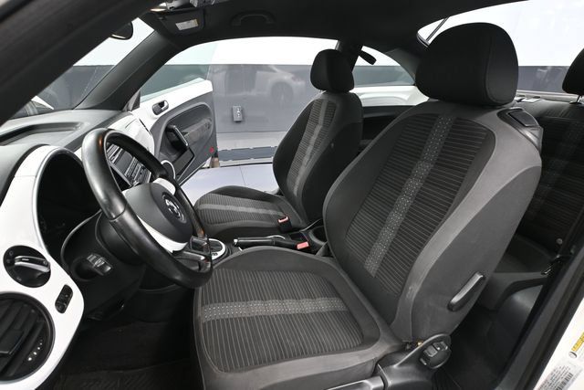 Used 2012 Volkswagen Beetle 2.0T FWD image 17