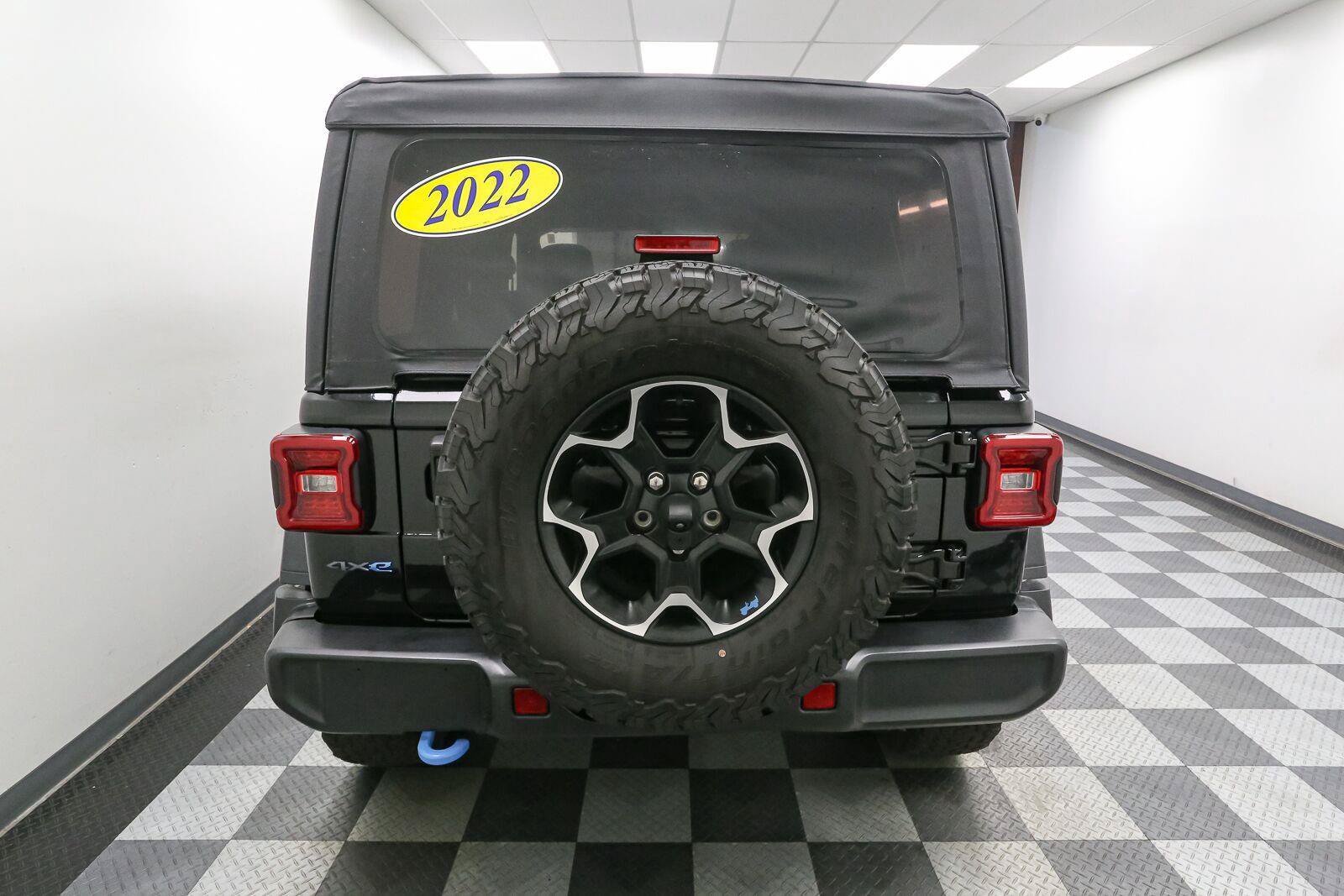 Used 2022 Jeep Wrangler Unlimited Rubicon 4xe w/ Cold Weather Group AWD/4WD image 13