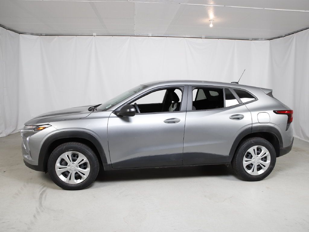 Used 2024 Chevrolet Trax LS w/ Driver Confidence Package FWD image 20