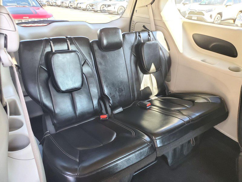 Used 2023 Chrysler Pacifica Touring-L FWD image 15