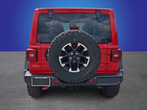 Used 2025 Jeep Wrangler Unlimited Rubicon AWD/4WD image 5
