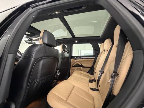 Used 2014 Porsche Cayenne Platinum Edition image 4