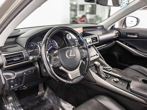 Used 2017 Lexus IS 300 AWD image 19