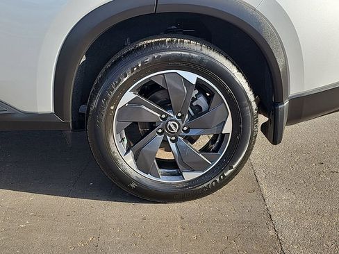 Used 2024 Nissan Rogue SV image 35