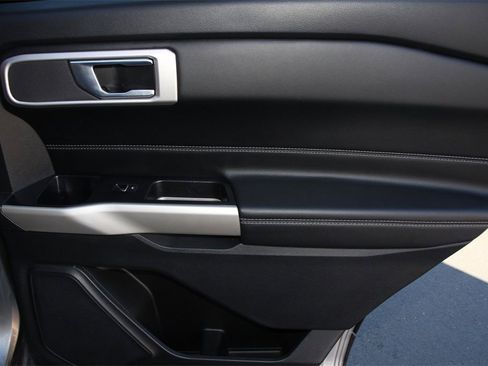 Certified 2022 Ford Explorer XLT w/ Equipment Group 202A image 26