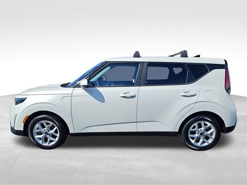 Used 2023 Kia Soul LX w/ LX Technology Package FWD image 2
