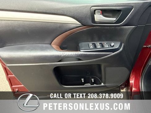 Used 2015 Toyota Highlander XLE FWD image 23