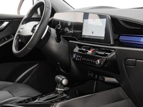 Used 2024 Kia Niro EX FWD image 23