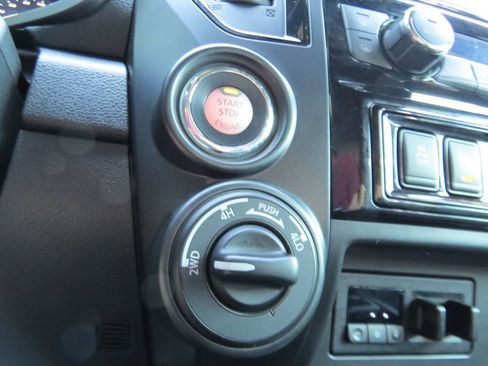 Used 2024 Nissan Titan PRO-4X w/ Pro-4x Convenience Package AWD/4WD image 29