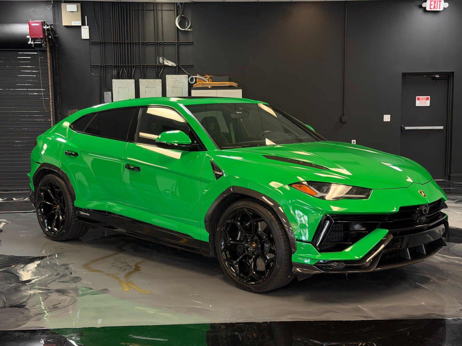 Used 2023 Lamborghini Urus Performante AWD/4WD image 1