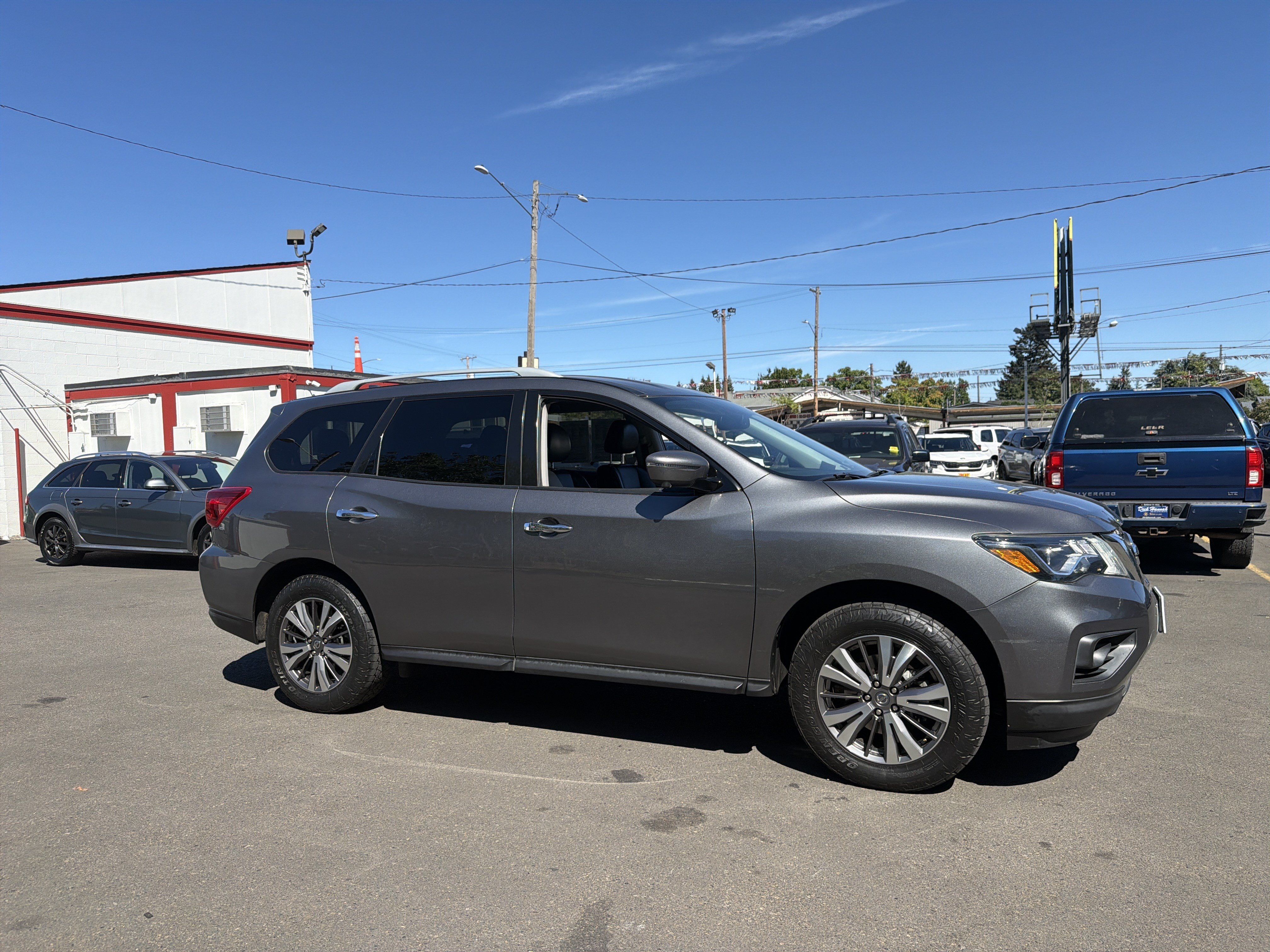 Used 2019 Nissan Pathfinder SL AWD/4WD image 10
