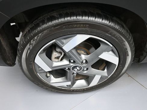 Certified 2024 Hyundai Venue SEL FWD image 12