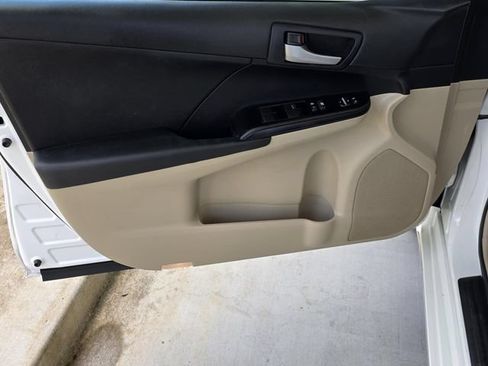 Used 2012 Toyota Camry LE FWD image 25