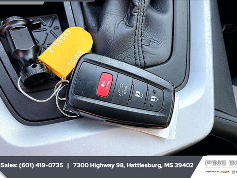 Used 2023 Toyota RAV4 XLE w/ Convenience Package FWD image 10