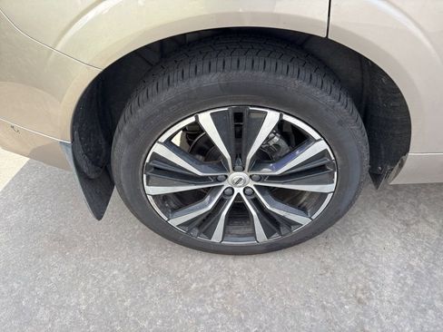 Certified 2024 Volvo XC60 B5 Plus w/ Protection Package Premier image 13