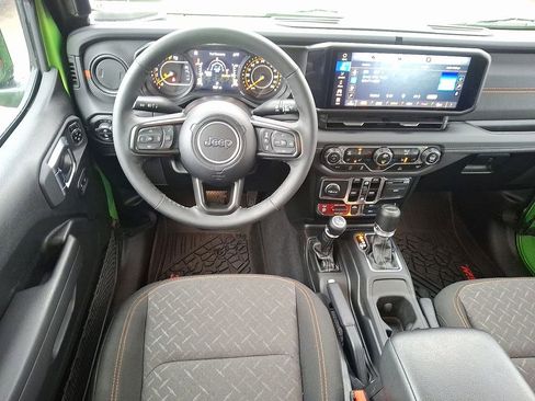 Used 2025 Jeep Gladiator Mojave w/ Convenience Group AWD/4WD image 11