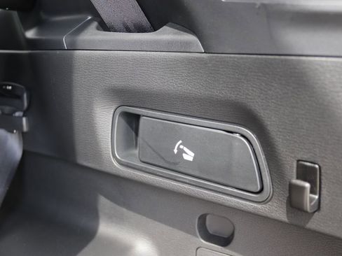 Used 2025 Mitsubishi Outlander SE image 26