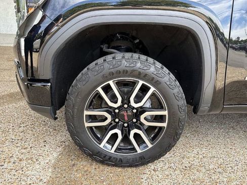 Used 2024 GMC Sierra 1500 AT4 w/ Technology Package AWD/4WD image 34