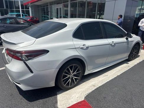 Used 2022 Toyota Camry SE w/ Convenience Package FWD image 5
