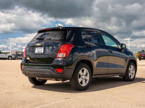 Used 2020 Chevrolet Trax LS w/ Tint and Cruise Package FWD image 7