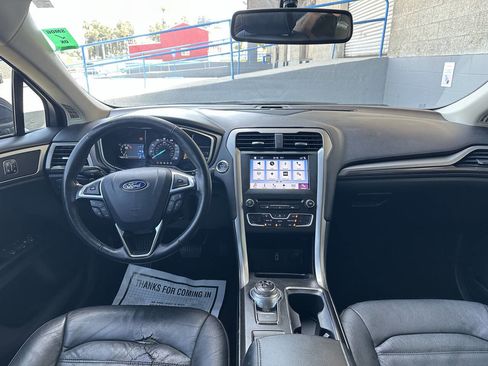 Used 2018 Ford Fusion SE w/ Fusion SE Technology Package FWD image 14