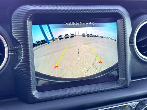 Used 2023 Jeep Wrangler Unlimited Sahara image 30