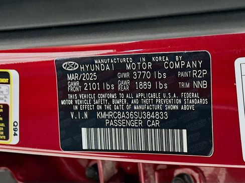 Used 2025 Hyundai Venue SEL FWD image 12