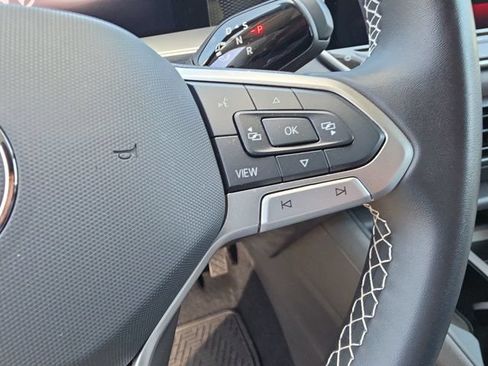 Used 2025 Volkswagen Tiguan SE FWD image 22