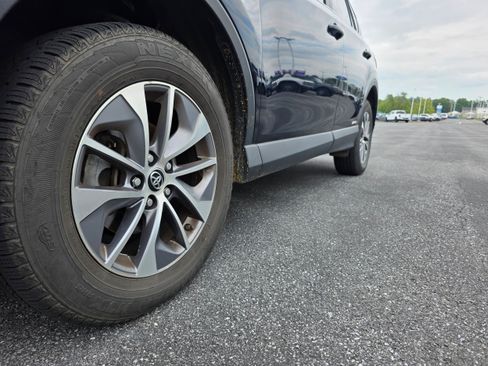 Used 2017 Toyota RAV4 XLE w/ Convenience Package AWD/4WD image 18