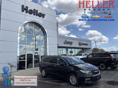 Used 2023 Chrysler Pacifica Touring-L