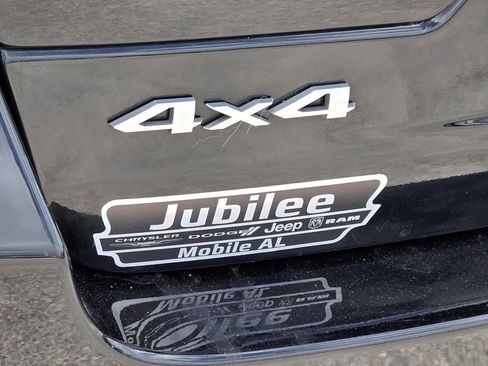 Used 2025 Jeep Grand Cherokee Limited w/ Luxury Tech Group II image 40