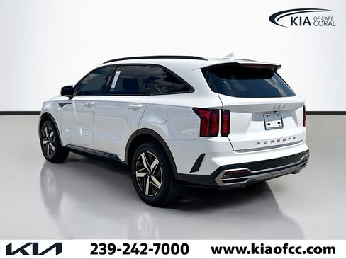 Used 2022 Kia Sorento S image 3