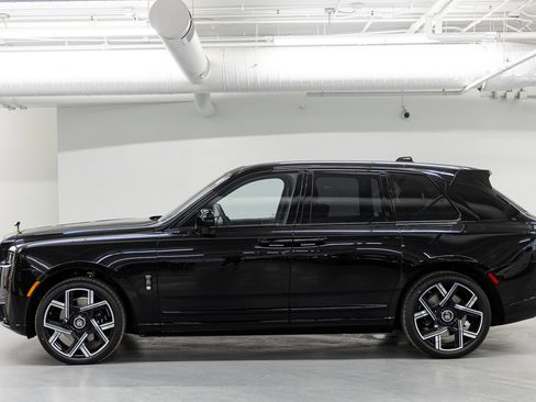 New 2026 Rolls-Royce Cullinan Black Badge image 5
