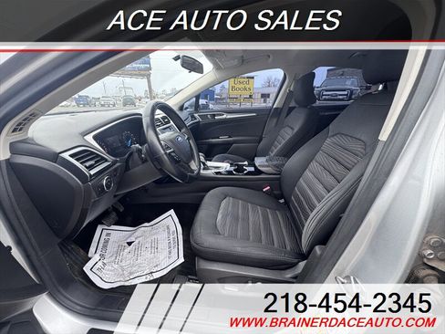 Used 2016 Ford Fusion SE image 9
