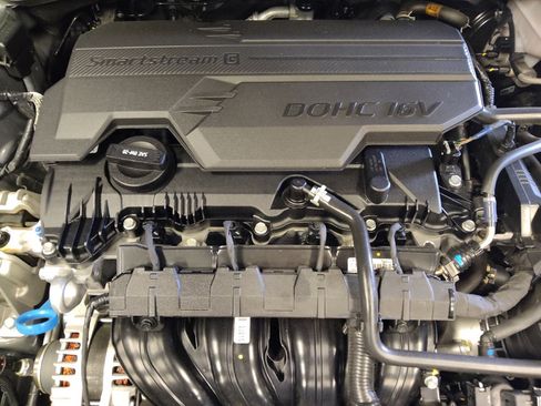 Used 2025 Hyundai Elantra Sport image 30