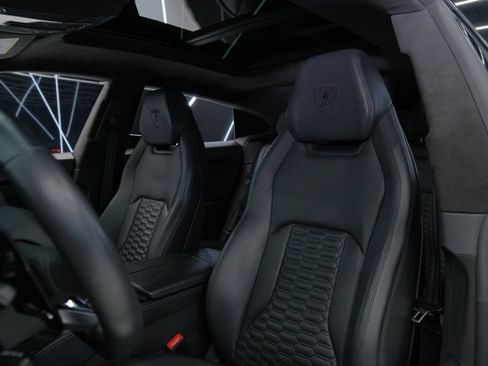 Used 2022 Lamborghini Urus AWD/4WD image 16