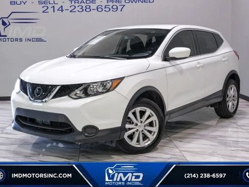 Used 2018 Nissan Rogue Sport S w/ S Appearance Package FWD image 2