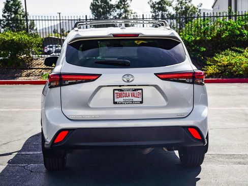 Certified 2023 Toyota Highlander XLE image 6