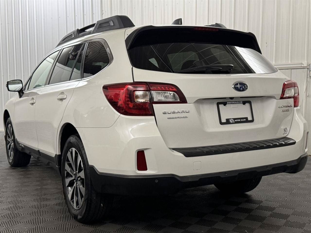 Used 2017 Subaru Outback 2.5i Limited AWD/4WD image 3