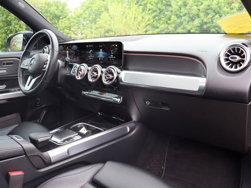 Used 2020 Mercedes-Benz GLB 250 w/ Premium Package image 21