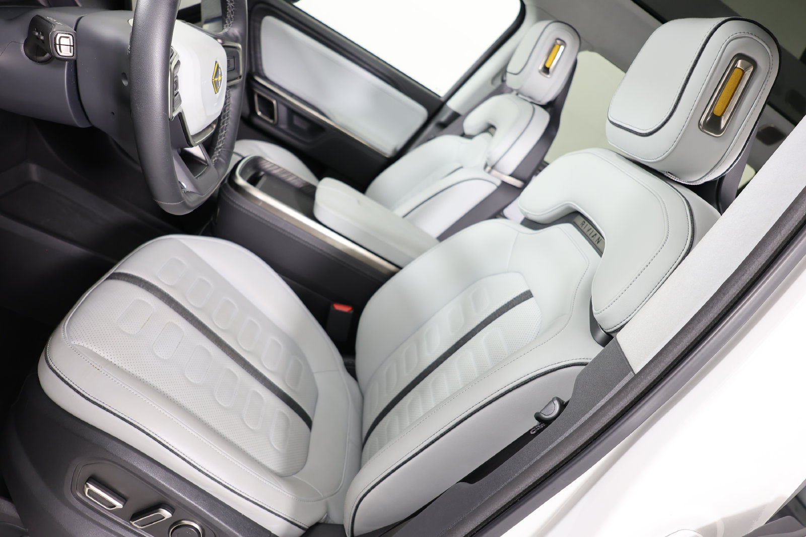 Used 2023 Rivian R1S Adventure Dual AWD/4WD image 10