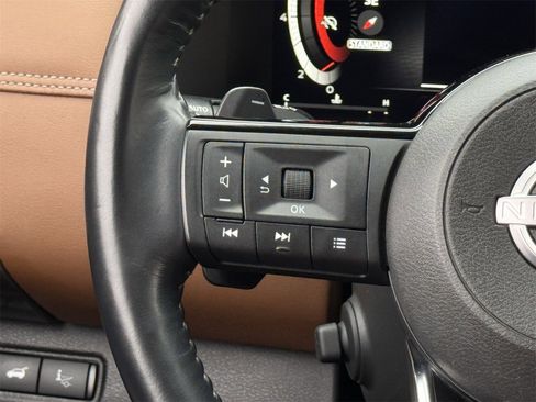 Used 2023 Nissan Pathfinder Platinum image 12